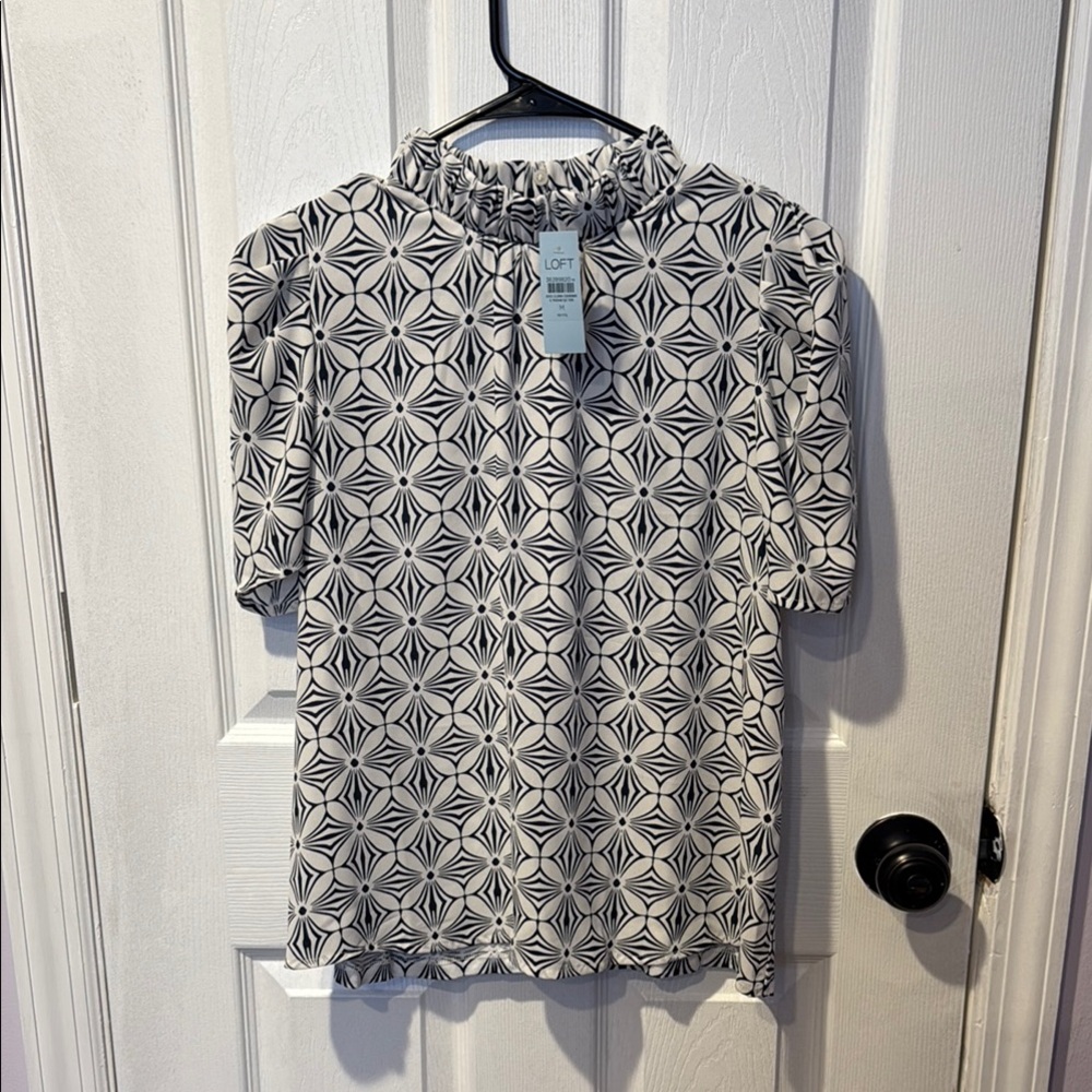 Geometric Patterned Top in Black and White